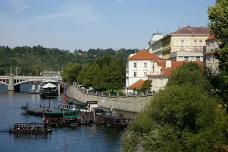 Pe autostrăzile din Cehia: Opțiuni de călătorie și atracții turistice