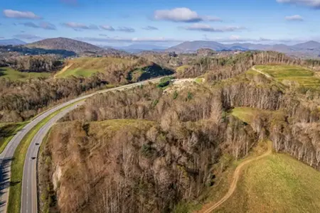 Treizeci de kilometri de autostradă: ŘSD promite să deschidă tronsonul sudic al M3 înainte de Crăciun.