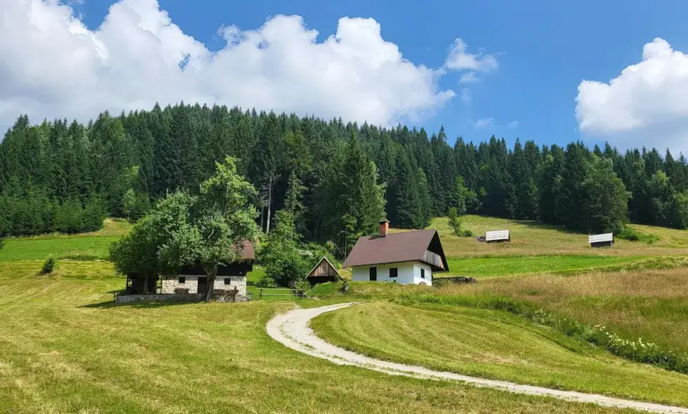 Călătorie pe autostrăzile din Slovenia: Descoperim obiectivele turistice